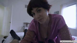 Me brirë mami Jessica Ryan merr në saj stepson për të thithur tij të rinj dick