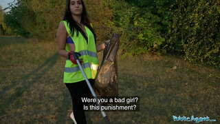 Público Axente Jennifer Mendez fodido ao aire libre por un gran galo