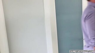 تيفاني واتسون و كايل مارس الجنس سيء يمسح بعضها البعض