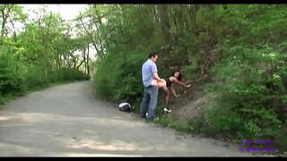 Primo quidem, quia tactus inter se in a bar, et tunc vado ad irrumabo in hortis publicis