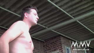 Pigtails ichida redhead svinger Nicole katta uning knockers massaj S, ikki pricks so&#039;rib va g&#039;azablansa bor ichida facialized olish